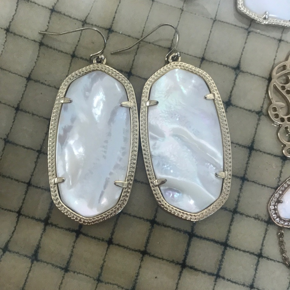 Kendra Scott Danielle earrings in Ivory Pearl